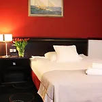 Admiral Hotel